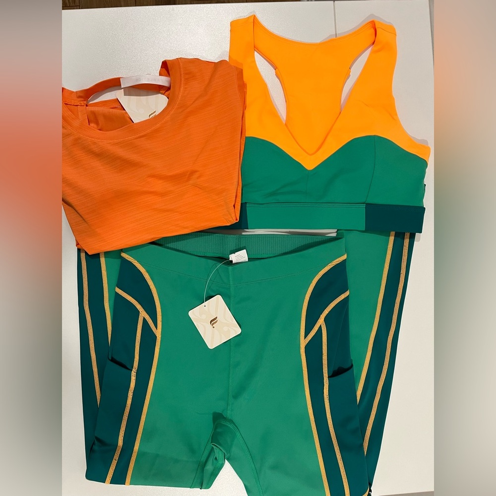 NWT, Fabletics, 3 Pieces Workout set, size S